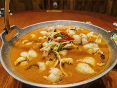 -老滇山寨•云南特色菜•地方菜•民族风情歌舞表演(金碧店)