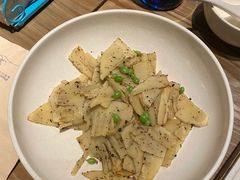 松露酱炒笋尖-小大董·烤鸭(凤凰汇店)