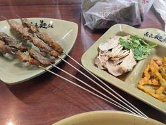 -亮亮面馆(经六路店)