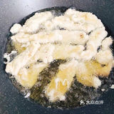 外酥里嫩又入味的炸酥肉，过年必学硬菜！