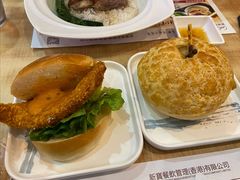 漏奶菠萝包-新世界餐厅(万达店)