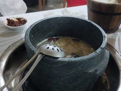 -鲁朗纳麦石锅鸡庄园