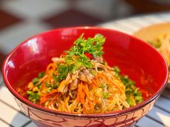 椒麻鸡丝凉面-面上有光