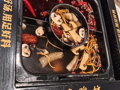 -老牌坊云南鱼豆花火锅(哈西万达店)