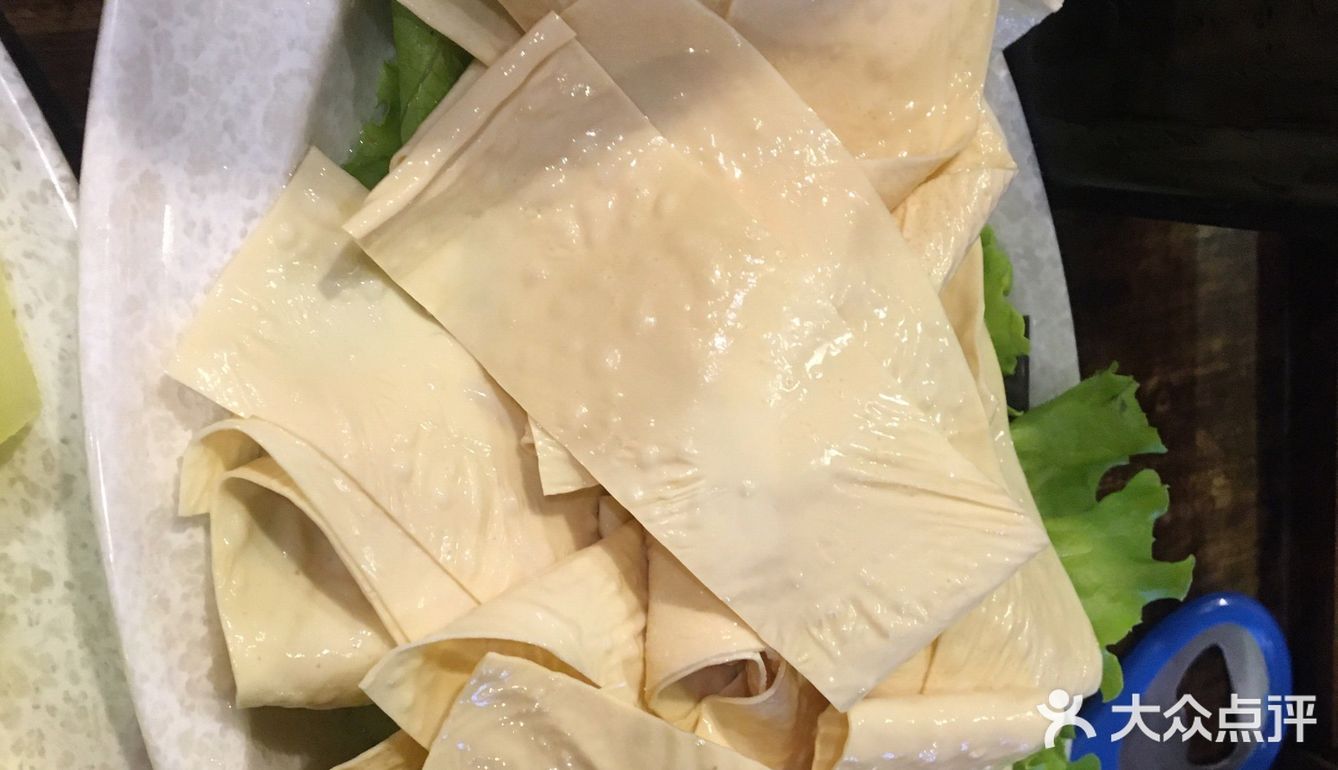 小吃货探店人气火锅店[调皮]唇辣号北苑店