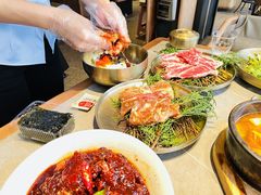 -草家酱蟹炭火烤肉店(珲春南路一店)