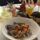与外滩东方明珠隔江相望。环境简约大气