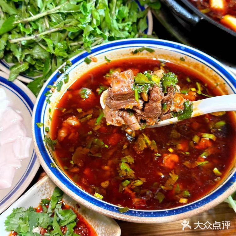 就在乐山，你真的不能错过这家跷脚牛肉火锅‼️