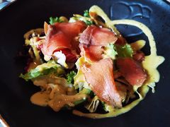 烟熏三文鱼色拉-YUE·6·西式融合餐厅(外滩六号店)