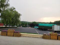 -窦店服务区-停车场