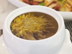 金丝皇菊炖乳鸽汤-玉丰国际酒店·玉宴中餐厅