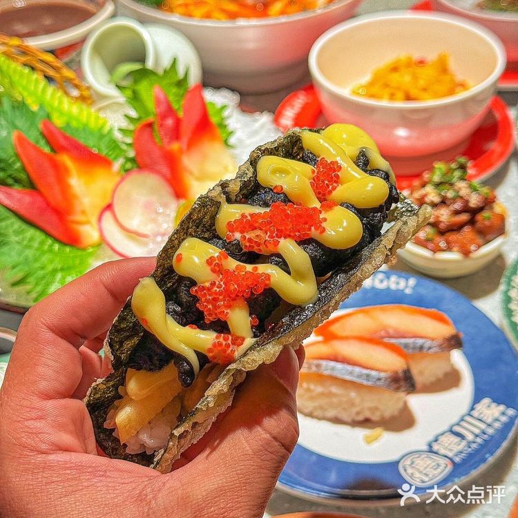 这大概是我在广州唯一想推荐的回转寿司店！氛围感拉满的跨年餐