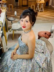 -现代经典婚纱摄影