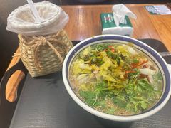 -云阿蛮云南生烫牛肉米线(奉贤路店)