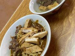 -松树干拌面店