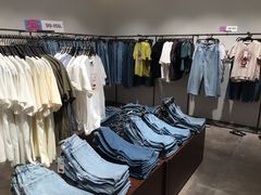 -URBAN REVIVO(高德置地广场·春广场店)