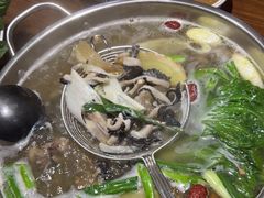 -乡土黄·鲜牛肉火锅·小龙虾(兴业街店)