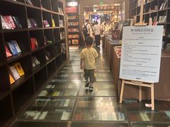 -钟书阁(松江泰晤士小镇店)