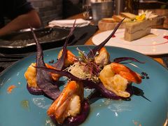 煎虾配紫薯泥薯片及姜味柠檬汁-AZUL by FUEL蓝色·法式酒馆(琶醍店)