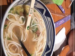 -鑫花溪牛肉米粉(广电传媒店)