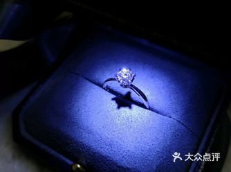 北极光钻石是钻石小鸟家的专利钻石，切工可以达到3个i