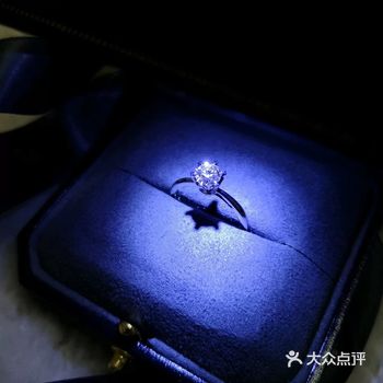 北极光钻石是钻石小鸟家的专利钻石，切工可以达到3个i