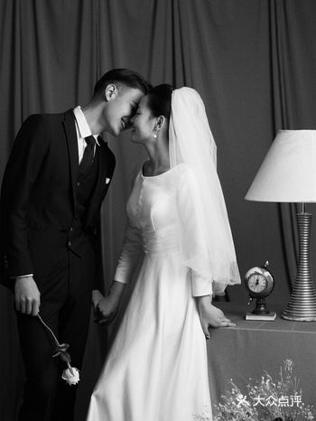 黑白婚纱照，告诉你爱情里的甜蜜 据说