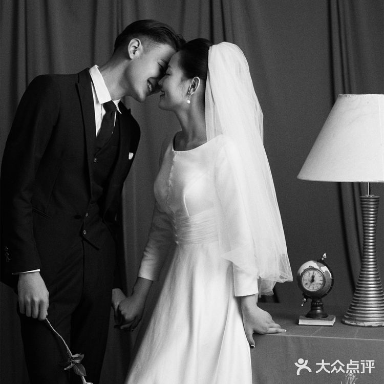 黑白婚纱照，告诉你爱情里的甜蜜 据说