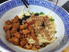 辣肉面-沪西老弄堂面馆(定西路店)