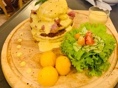 egg&nbsp;benedict-Fresh Fruit Factory - Fruit Cuisine Restaurant