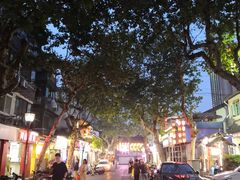 -吴山路夜市