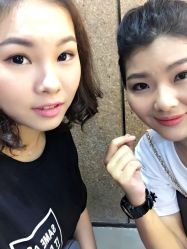 -现代经典婚纱摄影