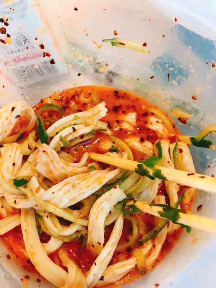 打分 外卖的,牛筋面咸死了,羊汤凑合.