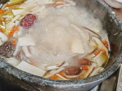 -绿色墨脱石锅城