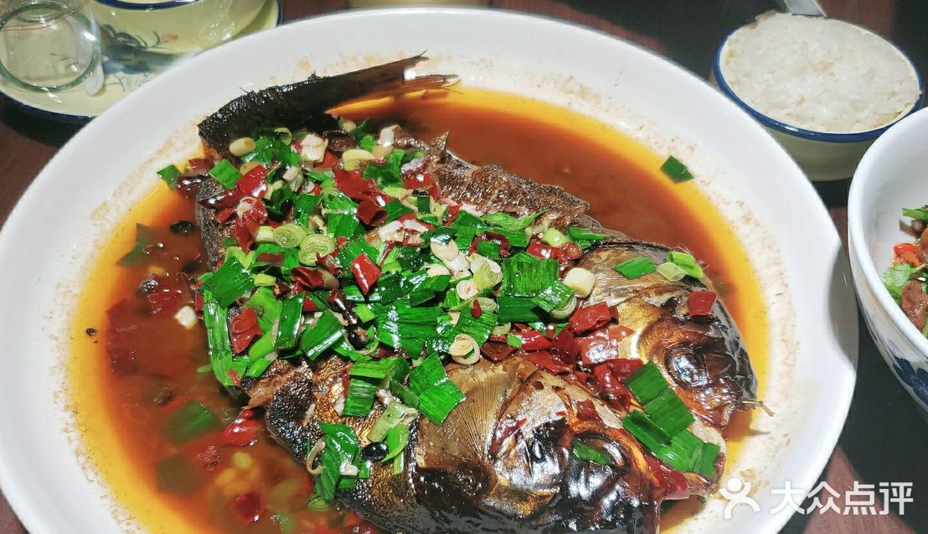 干净明亮，进门让人舒畅。服务：服务主动热情