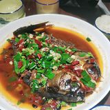 干净明亮，进门让人舒畅。服务：服务主动热情