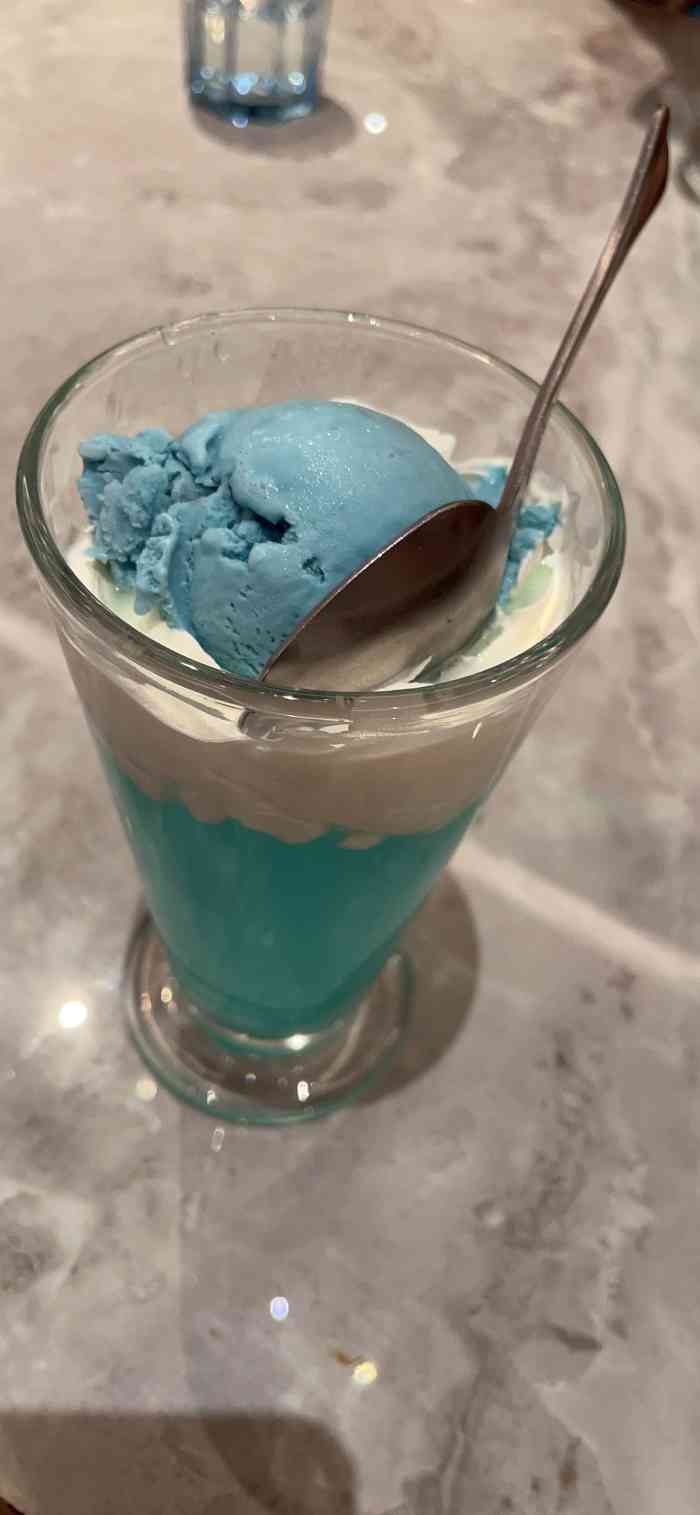 香烤鸭比萨」 烤鸭披萨中规中矩 鸭肉分量还是挺足的 「朵朵冲绳海盐