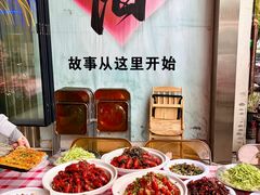 -肥小宝·金牌油焖大虾(襄阳龙虾地标店)