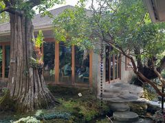 -Chom Cafe and Restaurant