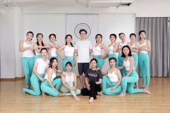 -亚太瑜伽普拉提学院