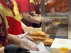 -Bánh Mì Huynh Hoa