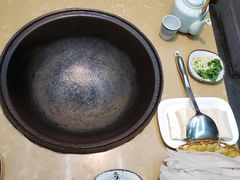 -万里闯关东铁锅炖菜馆(高新旗舰店)