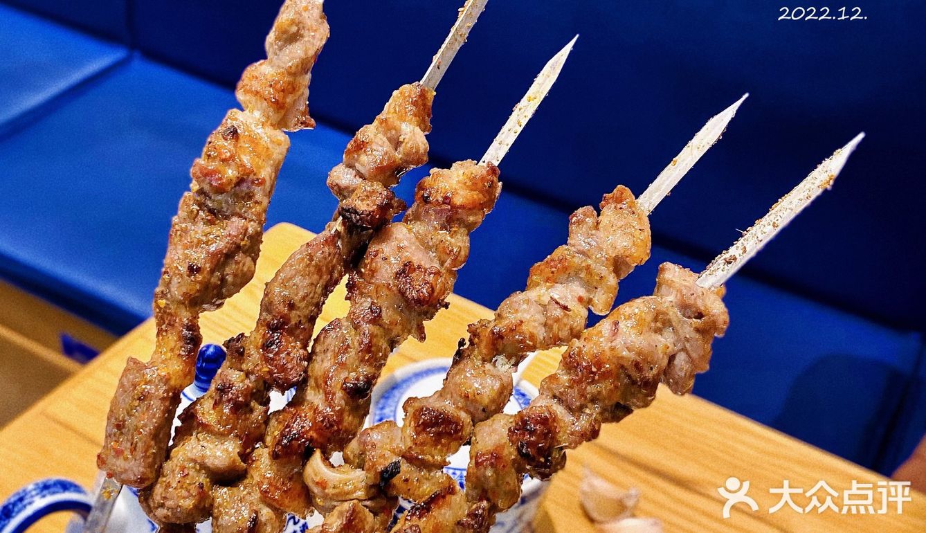大冷天儿来碗热乎乎的拉面别提多得劲儿了～肉串也够香！