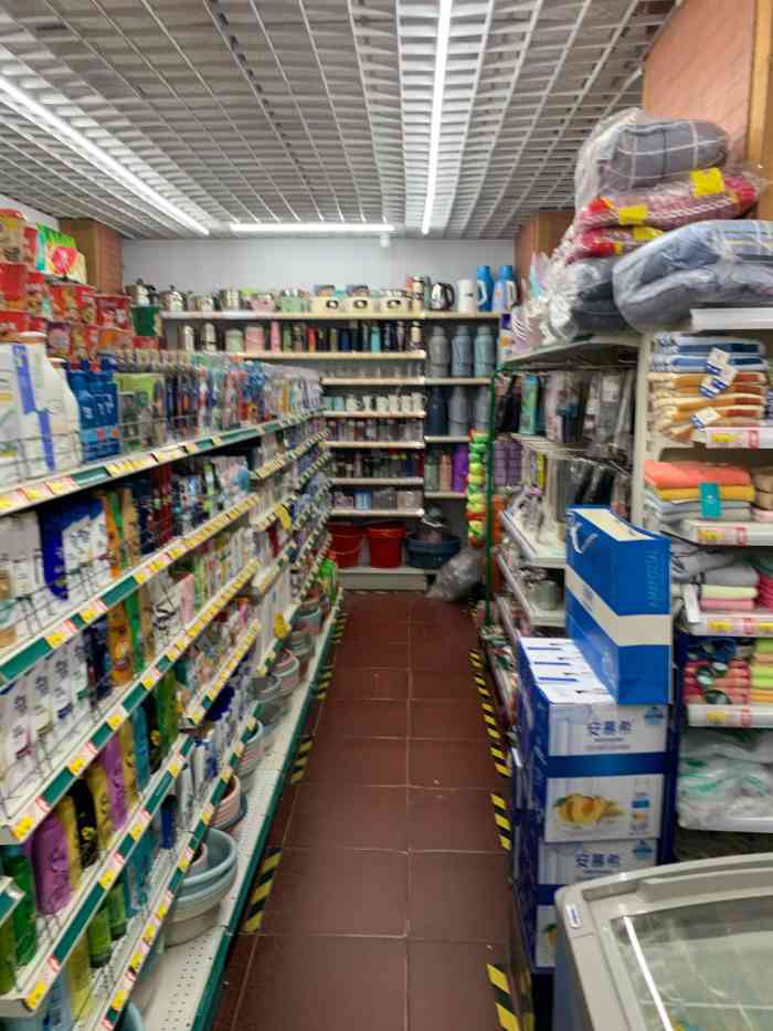 都市乡村超市-"有相当年头的老店了,小学的时候就在这里了.