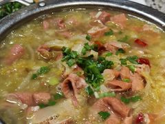 酸菜炖肥肠-王村姑老土炕莜面村(桥东店)