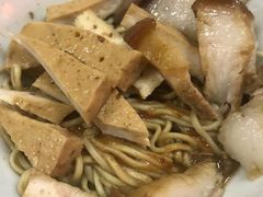-松树干拌面店