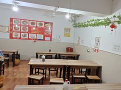 大堂-老字号杨坡红油米线腊汁肉夹馍(东四道巷店)