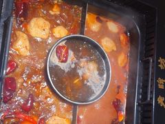 -老牌坊云南鱼豆花火锅(哈西万达店)