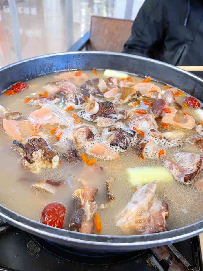 藕王养生汤-"三女生点的「莲藕遇鲜排汤锅」小锅份量够吗.