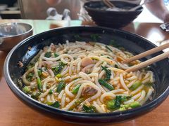 -鸿浩扒猪脚米线